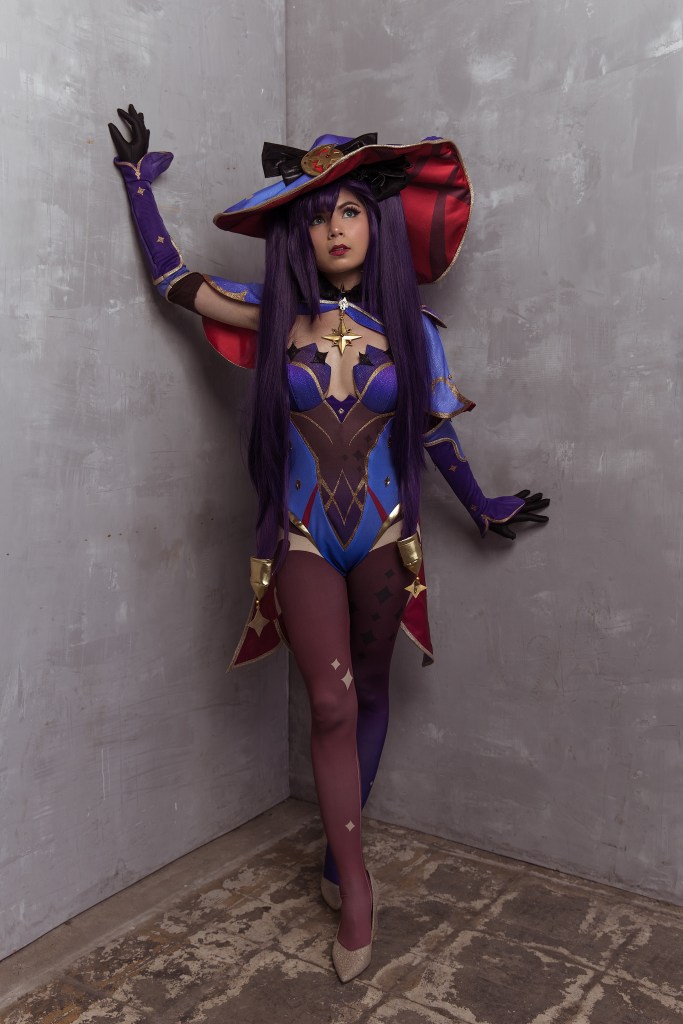 mona genshin cosplay