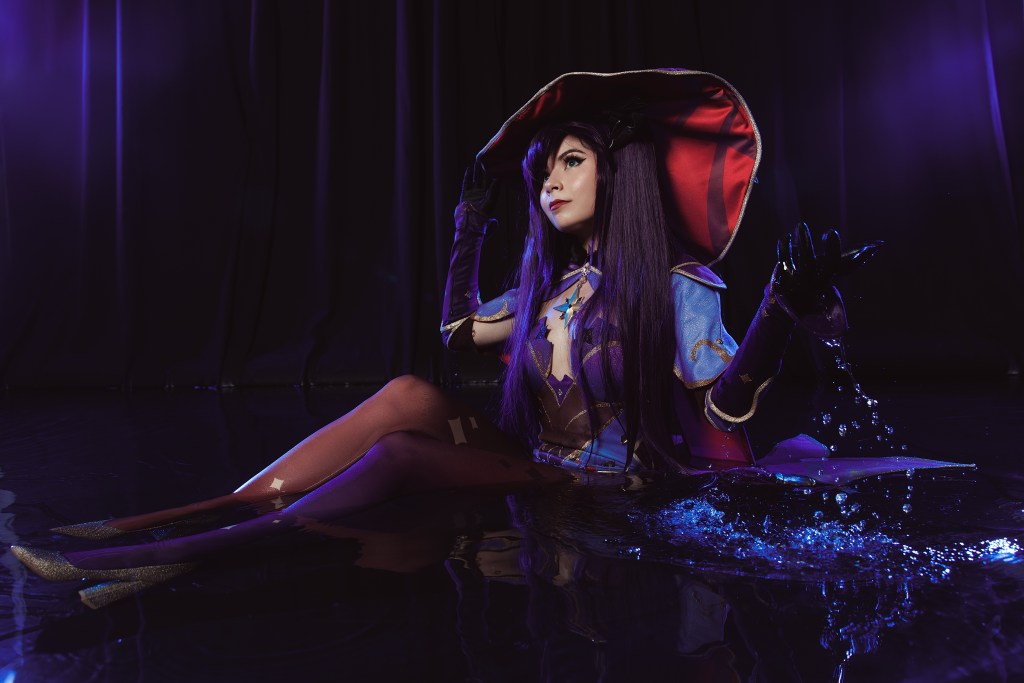 mona genshin water cosplay